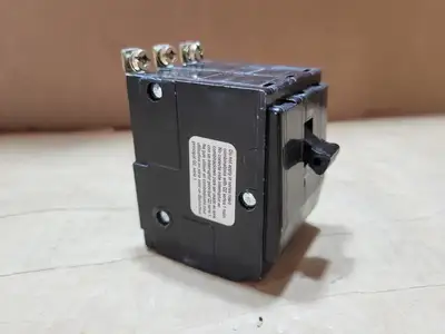 USED SQUARE D QOB330