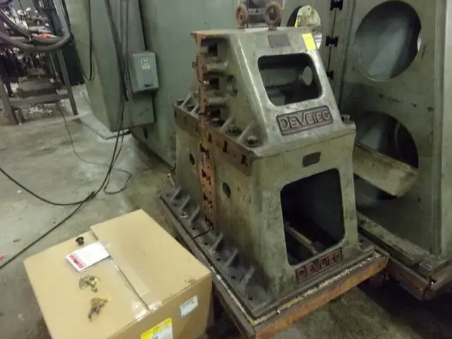 Used DEVLIEG _UNKNOWN_ Tombstones Ohio US | Yoder Brothers machinery #195436