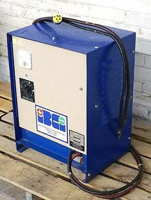 USED IBCI 06R0480K1A, SPEC-8605,12 VOLT BATTERY CHARGER