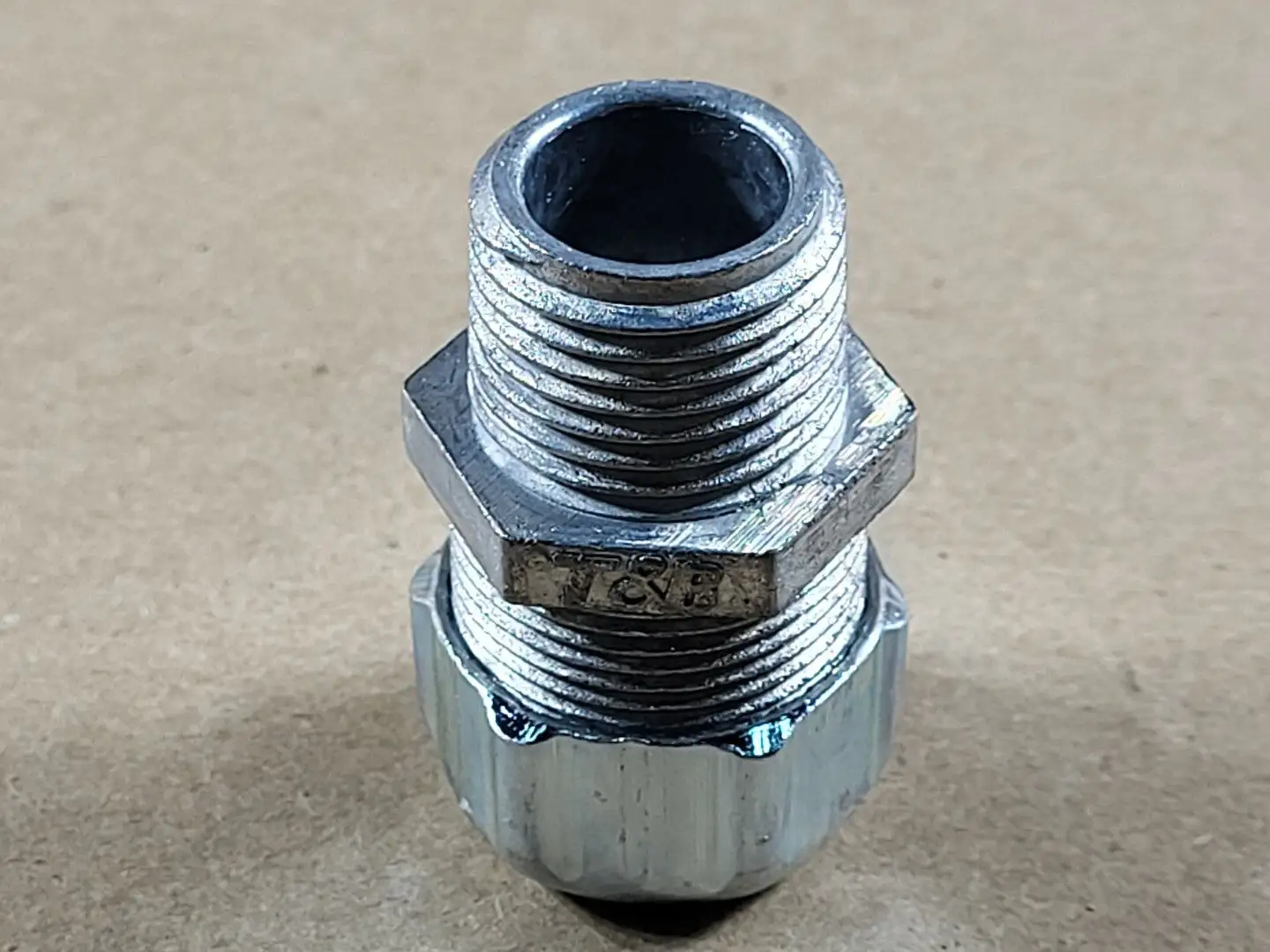 NEW THOMAS & BETTS 2523