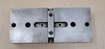 ANCHOR VISE – 9IN L X 4IN W X 2IN H