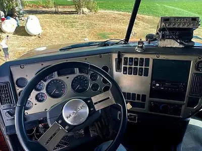 USED 2009 MACK GU713
