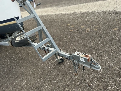 USED 1998 HUNTER TBD
