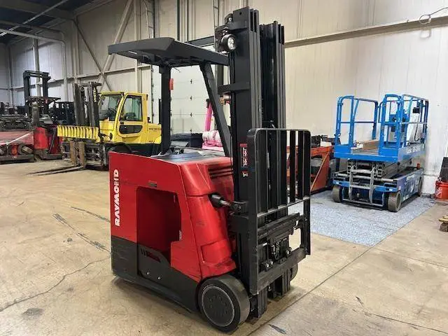 Used 2017 RAYMOND 425C30TT 3-Wheel Stand up Electric Counterbalance Forklifts Illinois US | Somerset Equipment Sales #1546181