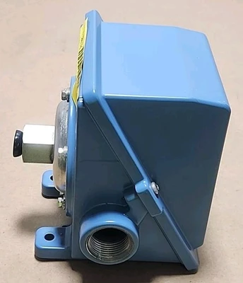 NEW United Electric Controls J400-554