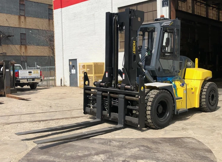 New | in-Stock 2023 HOIST PV300 Internal Combustion Forklifts: Pneumatic Tire Illinois US | Forklift Exchange #1274847