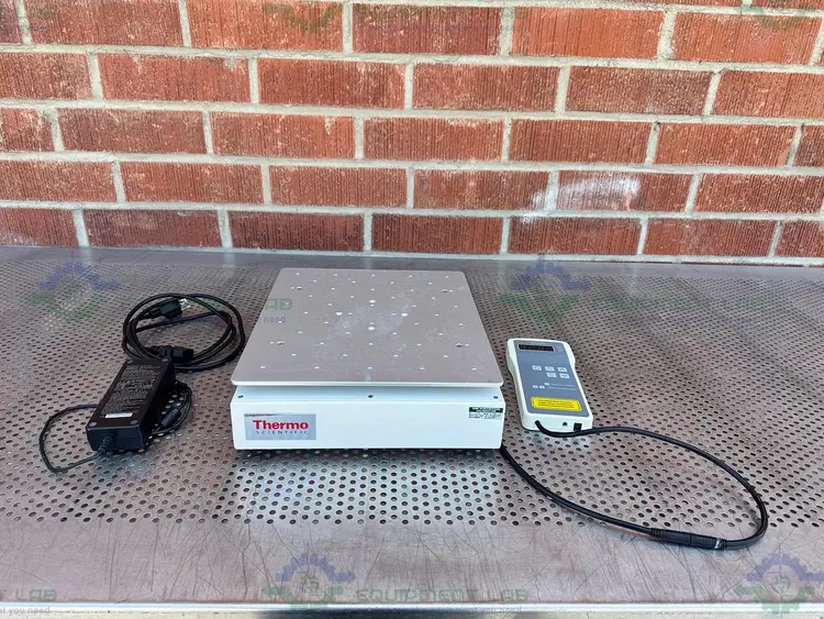 Used THERMO MAXQ 2000 BENCHTOP CO2 RESISTANT SHAKER 88881101 W/ THERMO CONTROLLER Shakers California US | Equipment Lab #1302397