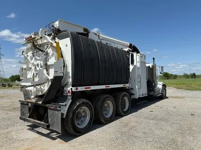 USED 2014 PETERBILT 567