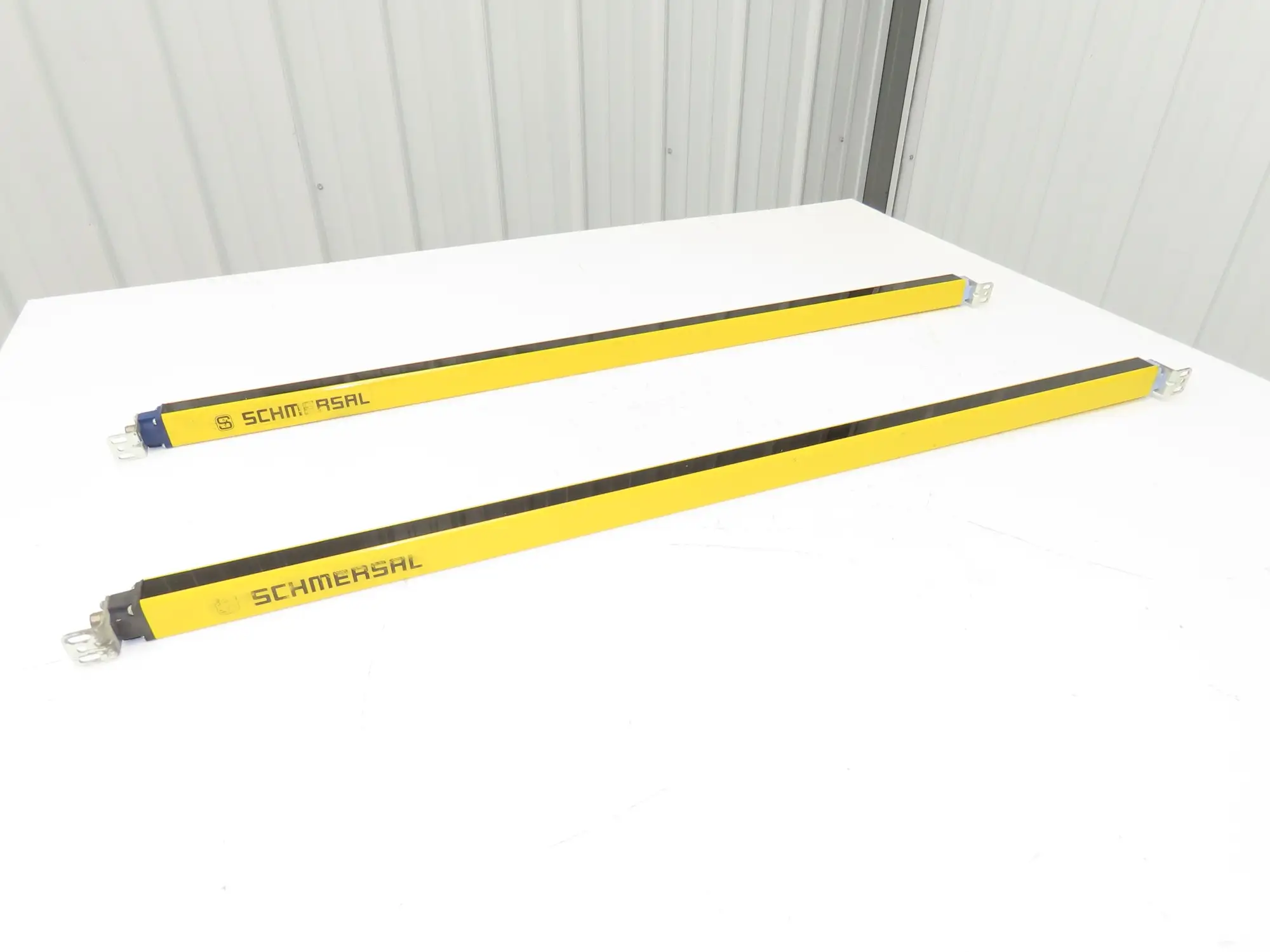 Schmersal SLC440COM-ER-0890-14 Safety Light Curtain Transmitter & Receiver Set