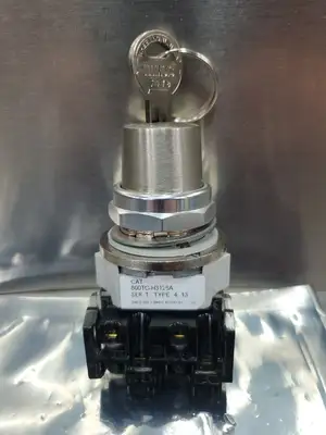 USED Allen-Bradley 800TC-H3126A
