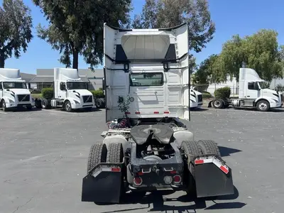 USED 2022 VOLVO VNR42T300