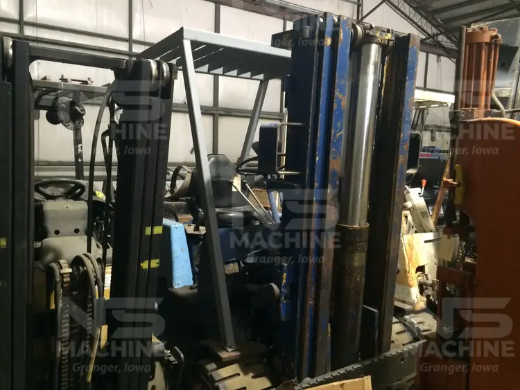 Used CLARK _UNKNOWN_ Internal Combustion Forklifts: Pneumatic Tire Iowa US | NS Machine #470376