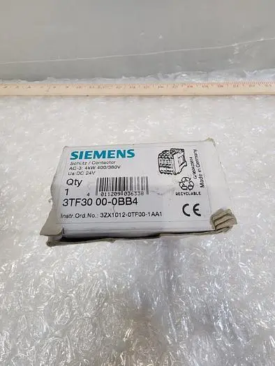 SIEMENS 3TF30 00-0BB4 MOTOR STARTER