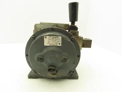 Yaskawa Electric PMED-12-HQ61 DC Wire Feed Motor 130rpm 18.3VDC 5.5A No Rollers