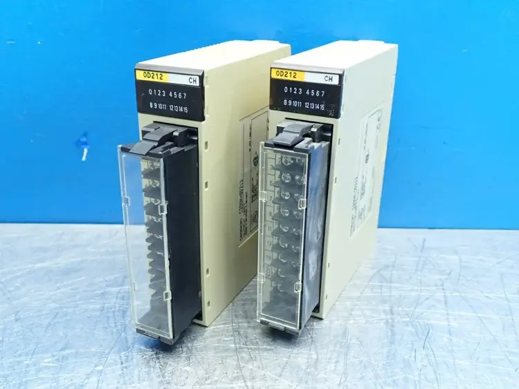 Used OMRON C200HOD212 Input / Output Modules | HGR 24 #733517