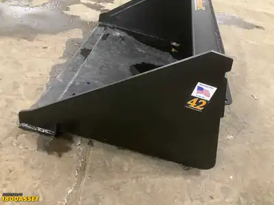 New Tomahawk 42" Bucket for Mini Skid Steer