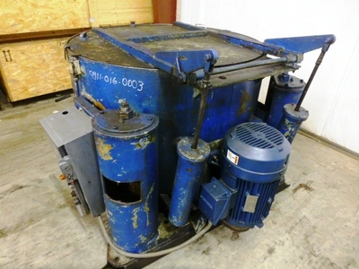 Tolhurst 40" Center-Slung chip wringer.