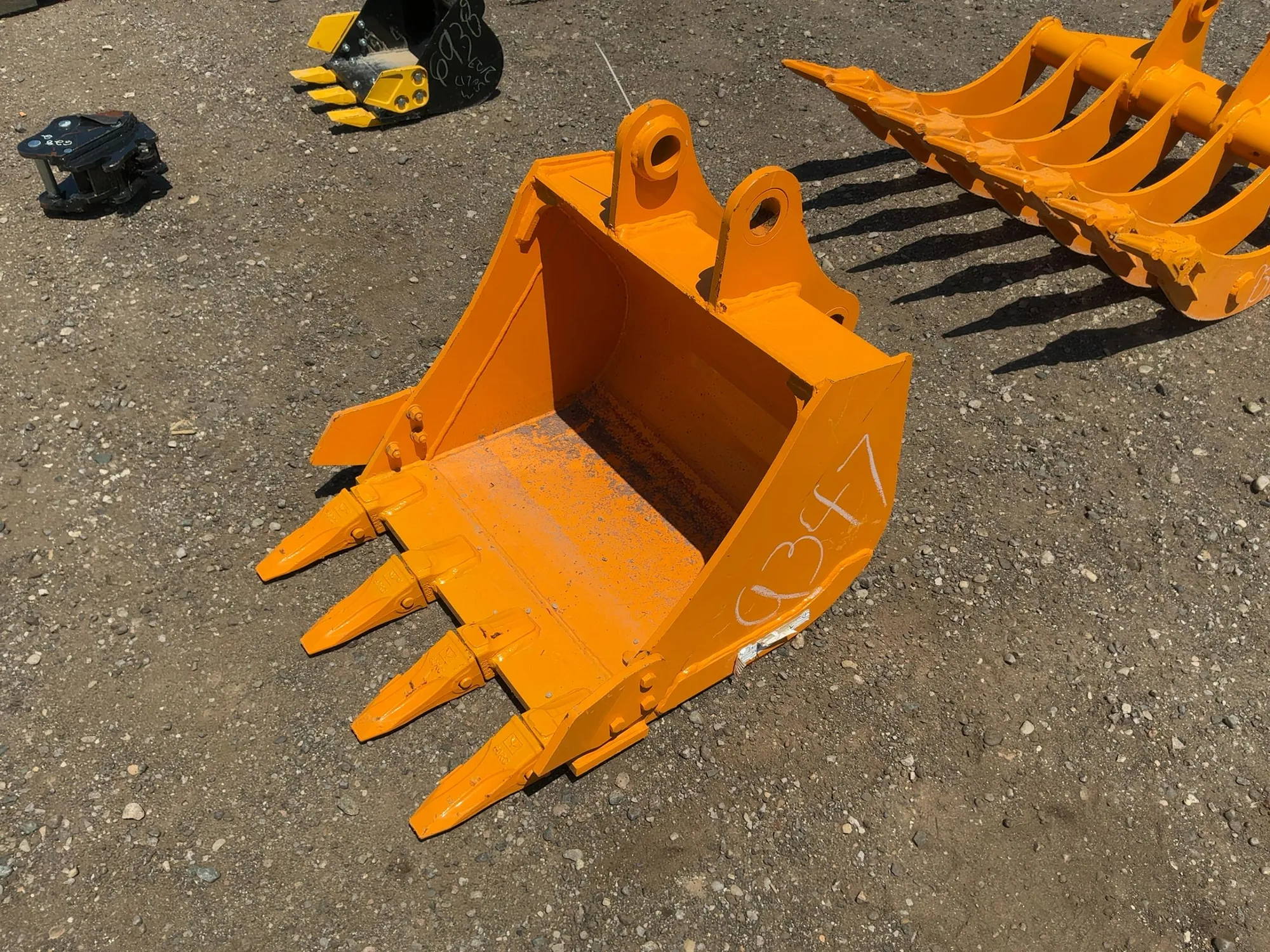 Used _UNKNOWN_ _UNKNOWN_ Multipurpose Buckets Michigan US | Miedema Asset Management Group #1311905