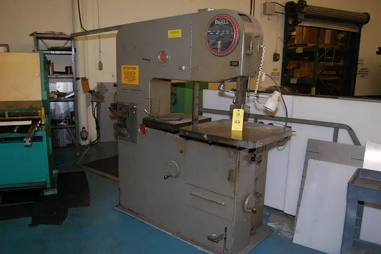 Used DoALL 3613-1 Vertical Band Saws Quebec CA | Machineco #1256332