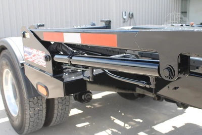 New | in-Stock 2025 MACK MD6 Hooklifts & Roll-Offs Texas US | Roll Off Truck World #1491879