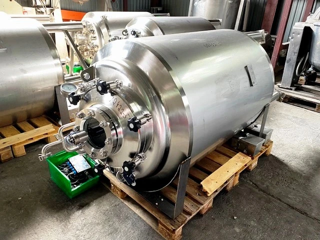 Used 2011 SCHWARTE-MILFOR 830 Litre Stainless Steel Tanks PL | Perry Equipment #121765