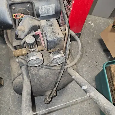 Northern 30 Gallon Twin Cyl Air Compressor, needs Electric Limit Switch