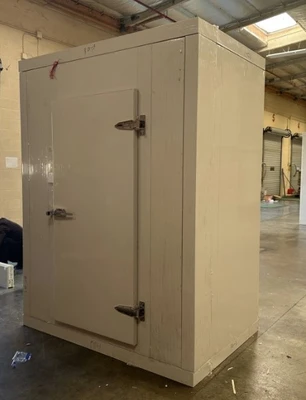 171-0064 4’ x 6’ Walk In Cooler Box with Floor