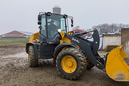 USED 2022 Deere 344L