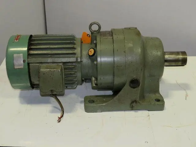 Fuji Electric SSR1.5-90-4 Geared Motor 1.5KW 90:1 Ratio 4 Poles 55MM Shaft 200/2