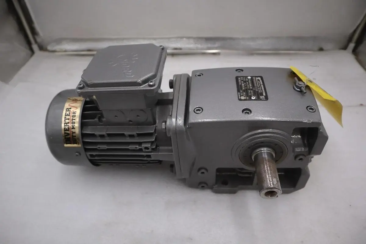Nord SK 02050-63L/4 CUS 231.41:1 GEAR MOTOR RIGHT-ANGLE - STOCK GF534