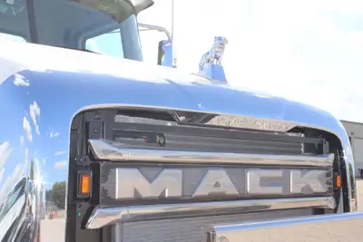 New | in-Stock 2026 MACK GRANITE 64BR Cab Chassis trucks Texas US | Roll Off Truck World #1491873