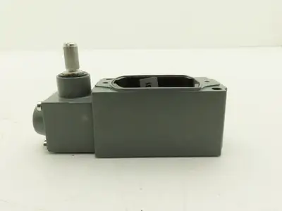 Allen Bradley 802T-ATP Oiltight Limit Switch Enclosure Lever Type Operator Head