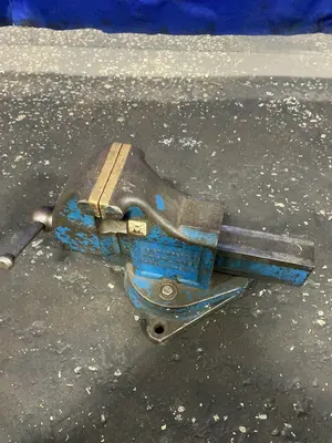 Ls Starred Co  5” Bench Vise