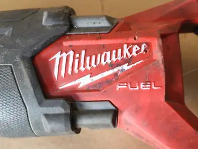 USED MILWAUKEE 2821-20