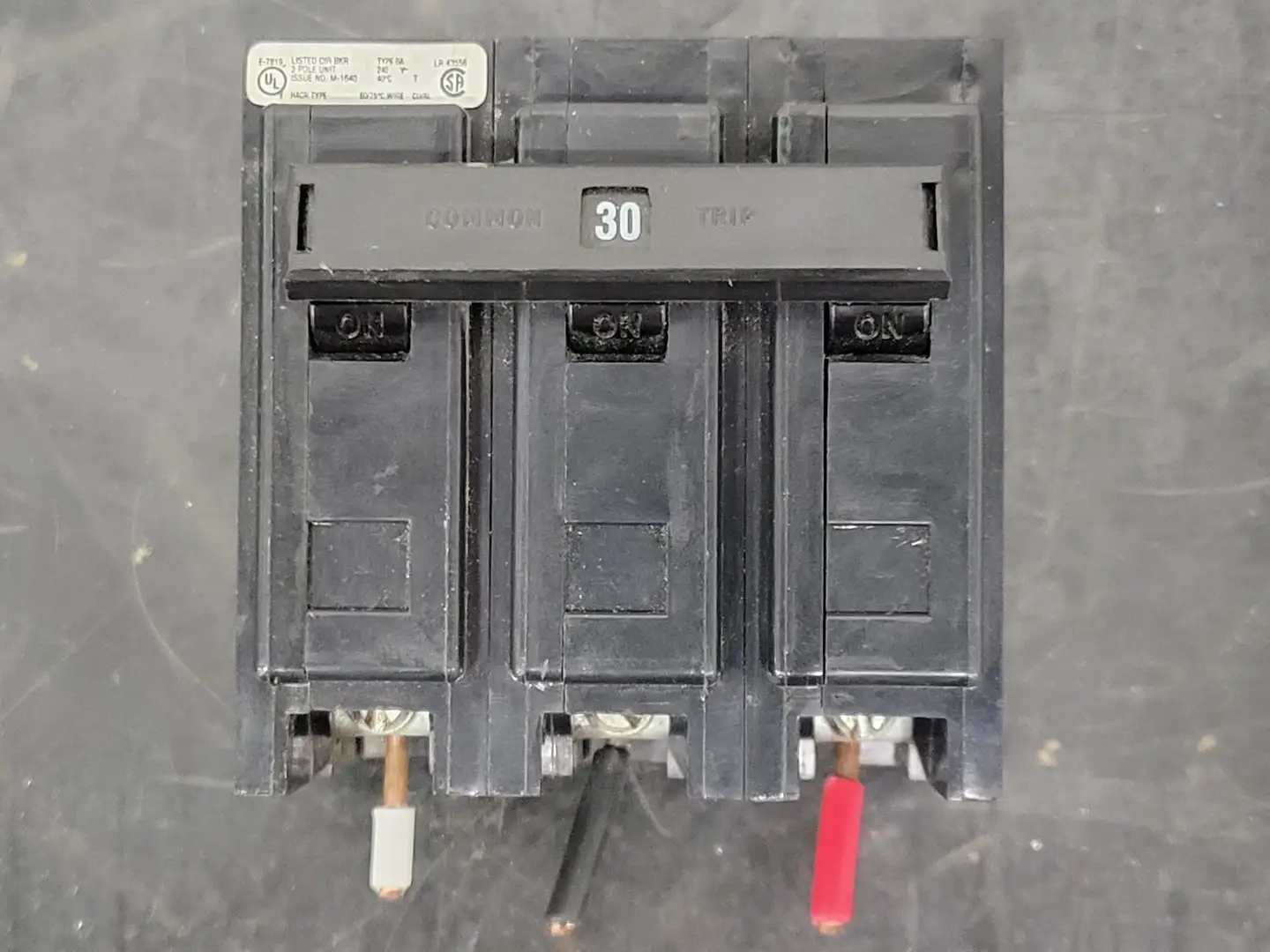 Used CUTLER-HAMMER BAB3030H Switchgears British Columbia CA | Lenmark #243364