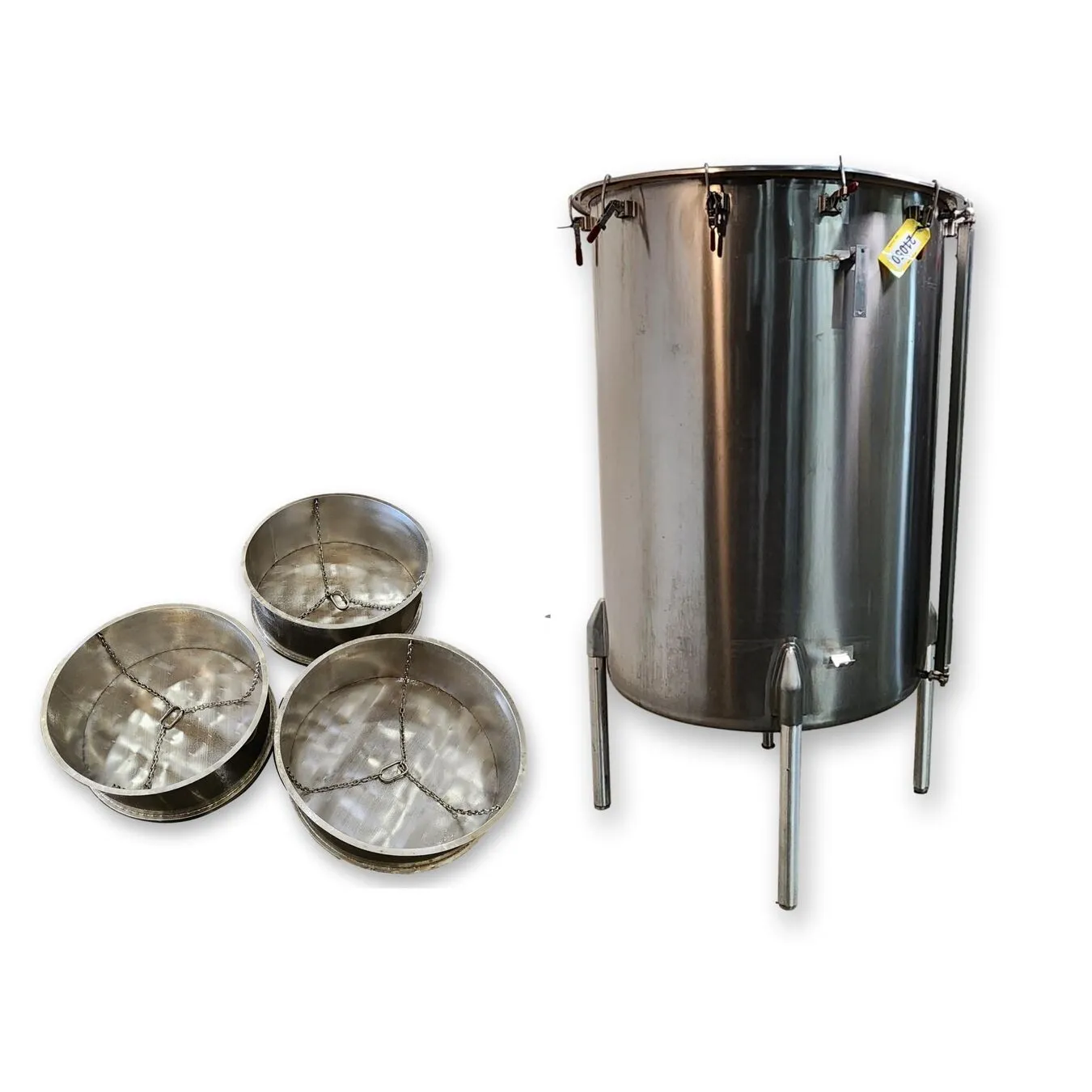 Used Stainless Steel Liquid Strainer Tank 395 Gallon Capacity w/ CIP spray ball