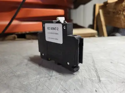 NEW CIRCUIT BREAKER INDUSTRIES QL18KM01