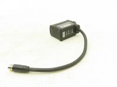 Keyence IL-030 CMOS Multi-Function Analog Laser Sensor 20 to 45 mm Range