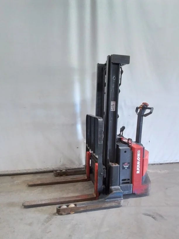 USED 2009 RAYMOND RSS40
