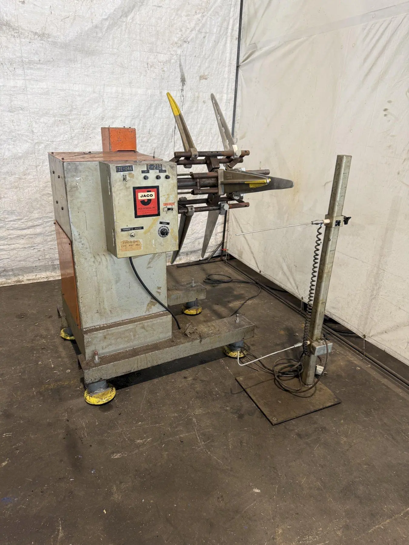 2,000 LB. X 18" JACO VARIABLE SPEED UNCOILER. STOCK # 0779725