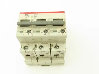 ABB S503-K32 3-Pole Circuit Breaker Adjustable 32A 690VAC 230/400V DIN Mountable