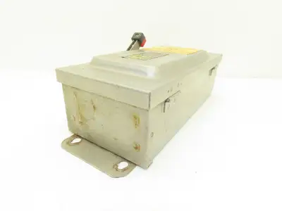 Square D HU361DS Safety Disconnect Switch 30 Amp 600V 3 Pole Non-Fused SS F06
