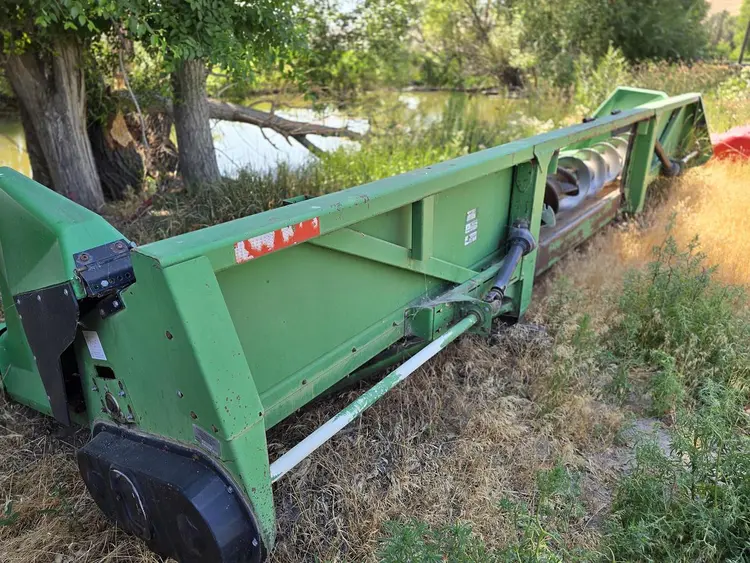 Used JOHN DEERE / CLARKE 1222 Combines Idaho US | Berry Machinery #910795