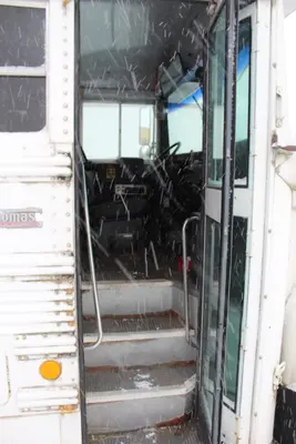 1996 INTERNATIONAL 3800 T444E BUS | Levy Recovery Group (19)