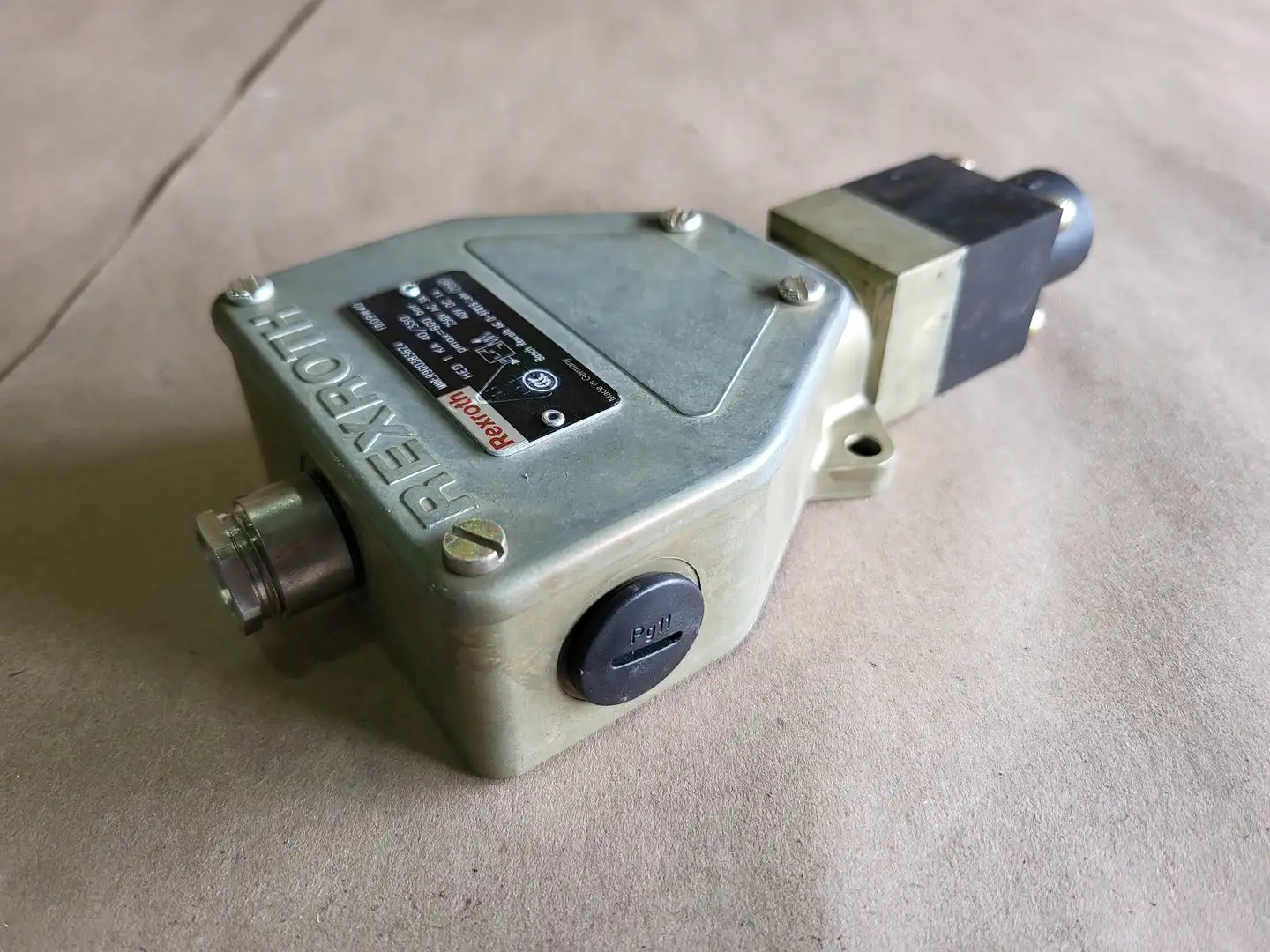 New | in-Stock REXROTH R900383624 Switchgears British Columbia CA | Lenmark #240698