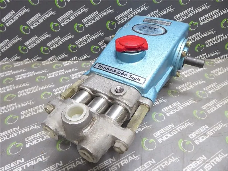 Cat Pumps 331 4 Frame Piston Pump 4gpm 15.1lpm 2100 Cracked Oil Cap Used