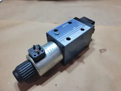 Used BOSCH 0 810 001 947 Parts (Hydraulics and Pneumatics) British Columbia CA | Lenmark #1440826