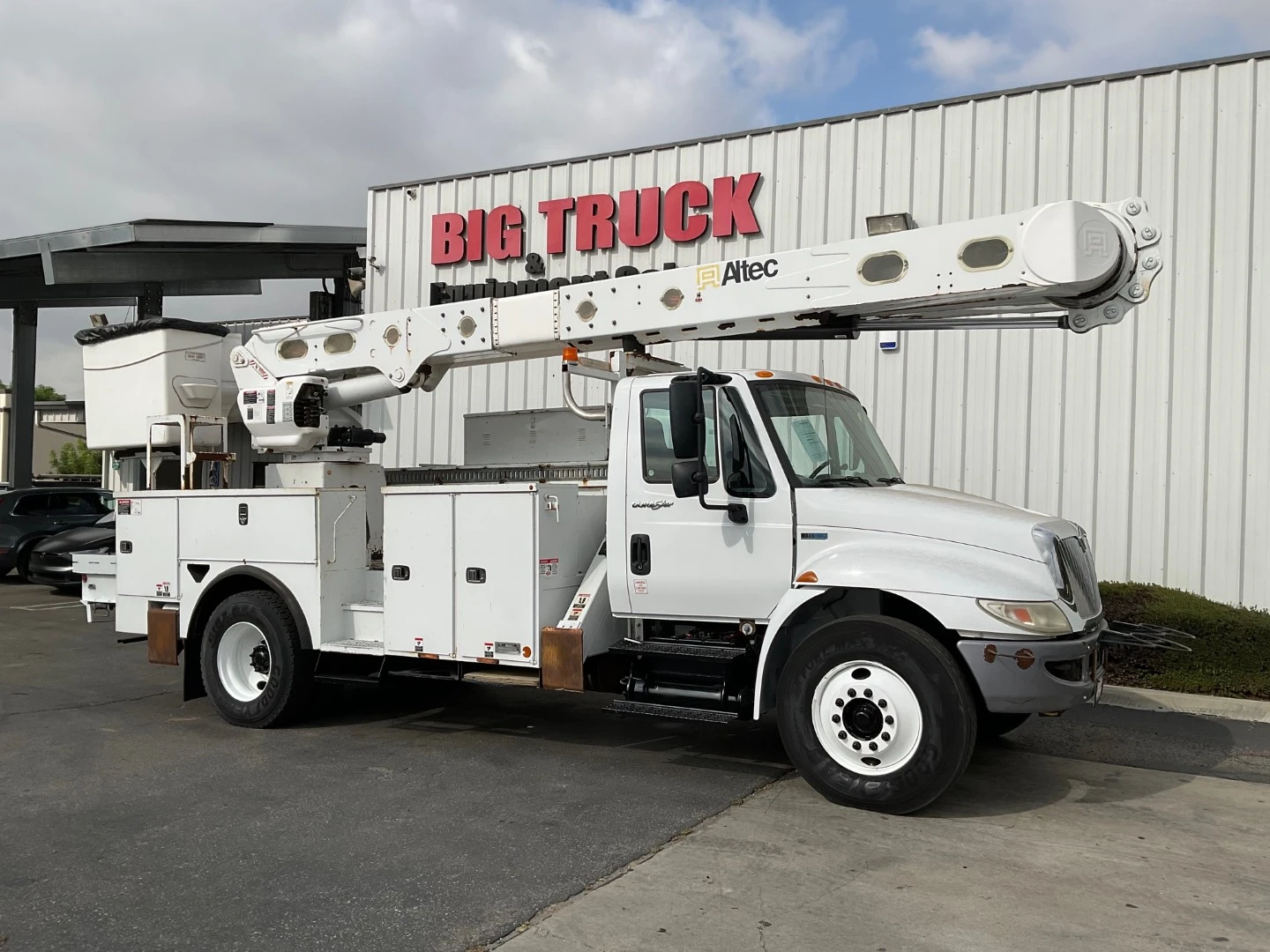 Used 2014 INTERNATIONAL 4300 Bucket (boom) trucks California US | Big Truck & Equipment #1412287