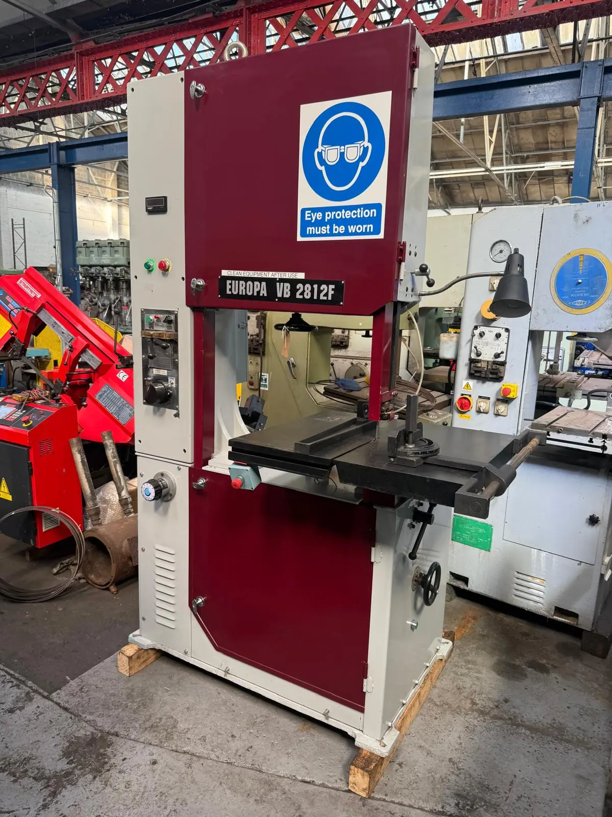Europa V 28-12F Vertical Bandsaw