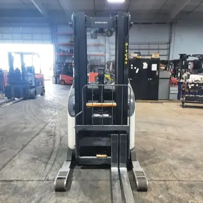 USED 2016 CROWN RR5725-45